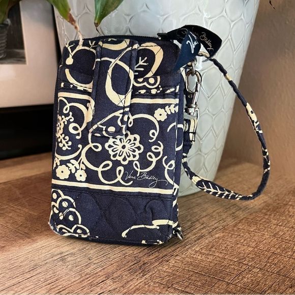 EUC—Vera Bradley All in One Wristlet Navy blue - Picture 8 of 11